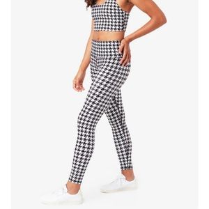 NWT Terez Black/White Houndstooth Leggings